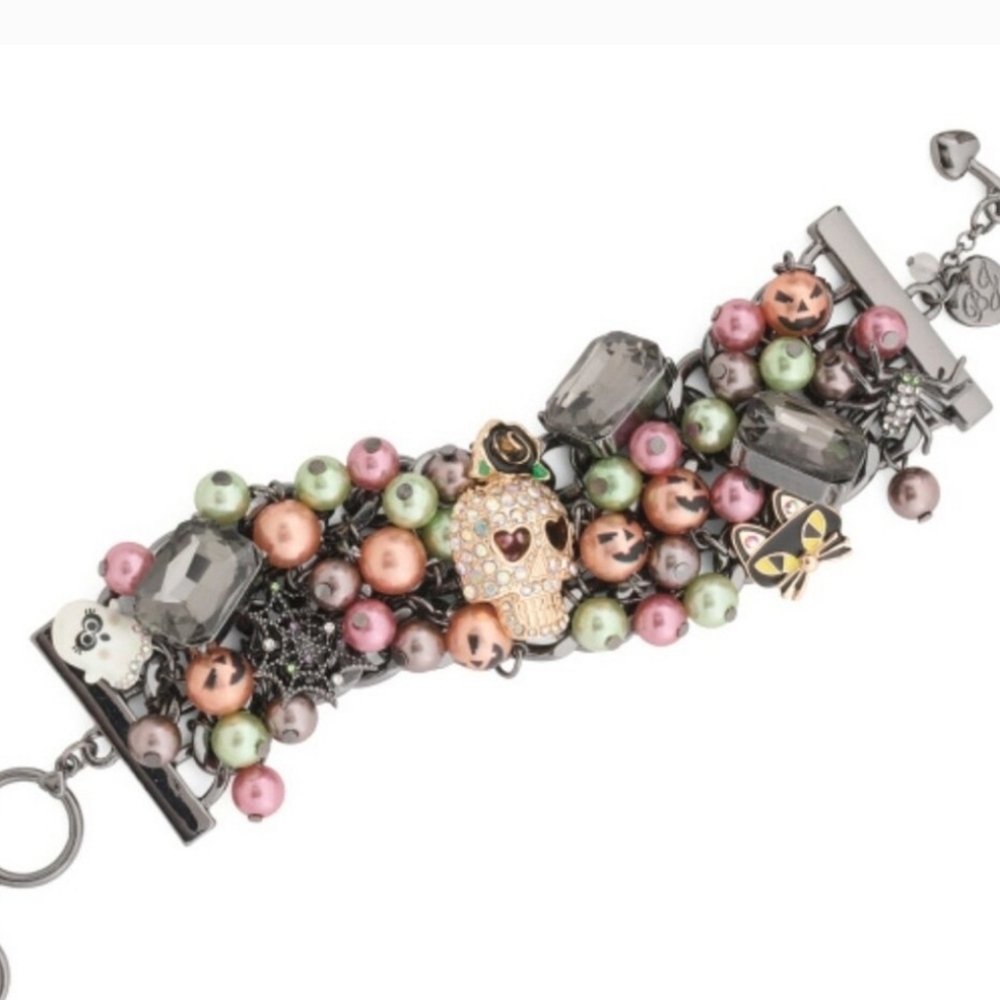 ▪️Betsey Johnson▪️ Whimsigoth Sugar Skull Gray Pearl Bracelet Halloween Chunky